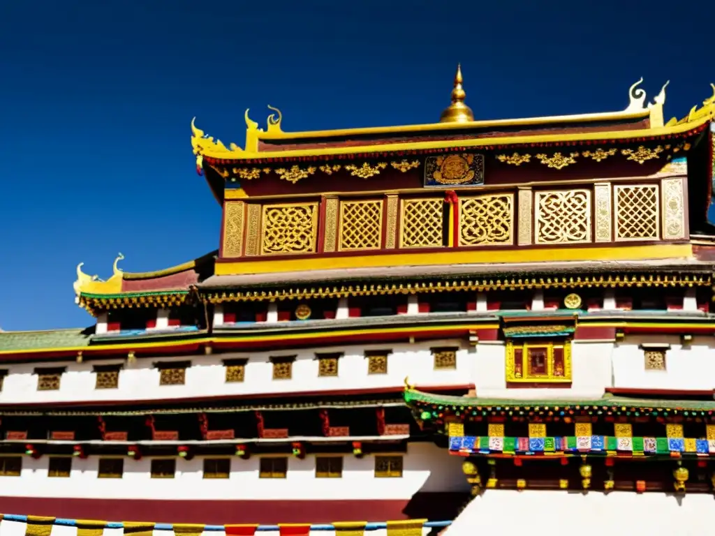 Maravillas arquitectónicas de la Ruta de la Seda: Detalle ornamental del Templo Jokhang en Lhasa, con montañas y banderas de oración al fondo